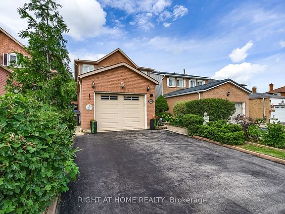 2nd image of 54 Niagara Pl