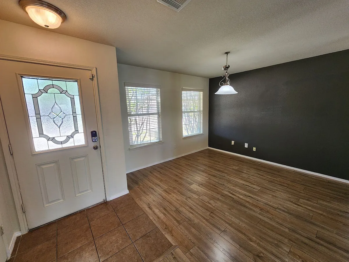Building Photo - 5709 Valley Stream Way
