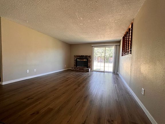 3rd image of 915 Glendower St