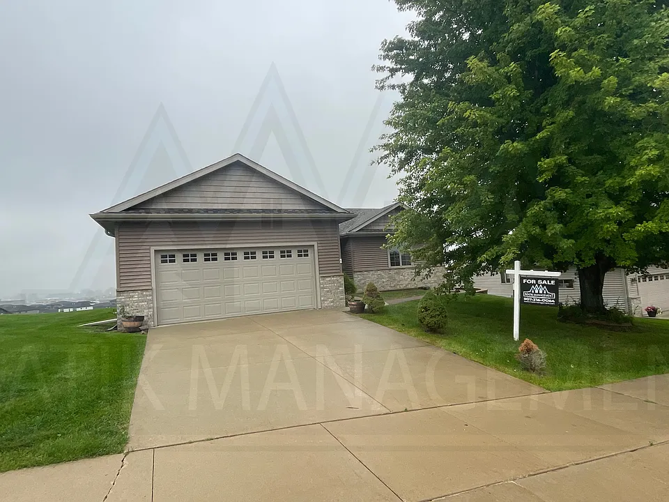 2136 Ashland Dr NW