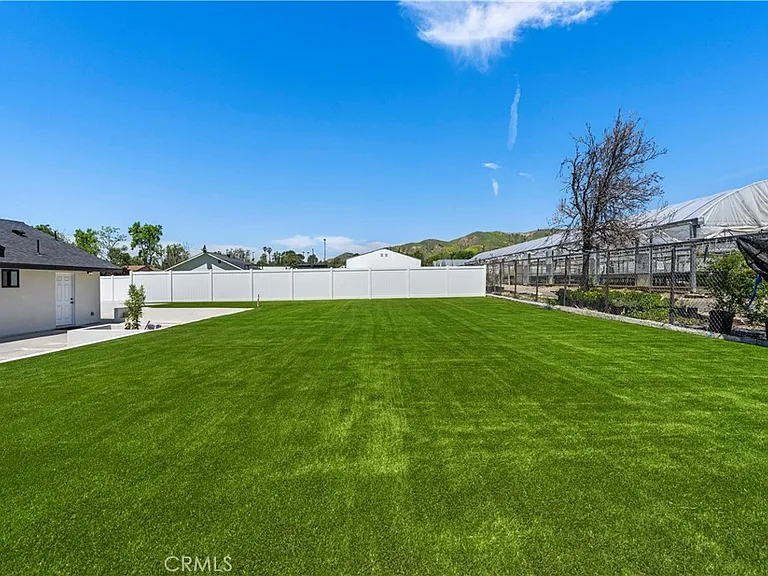11549 Kagel Canyon St — Photo 4