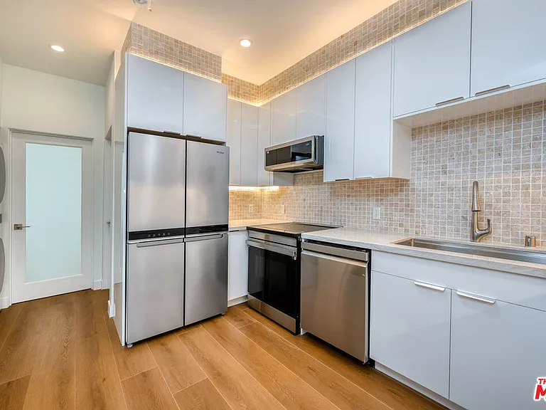 1450 S Holt Ave — Photo 8