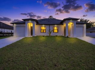 521/523 Lillon Ave S, Lehigh Acres, FL 33974