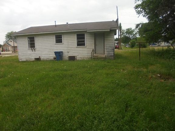 3rd image of 212 Clayton Ave