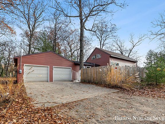 3rd image of 9326 S Viola Ave