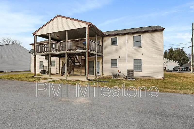 2 bed, 1.0 bath, 800 sqft, $1,144 — Photo 2