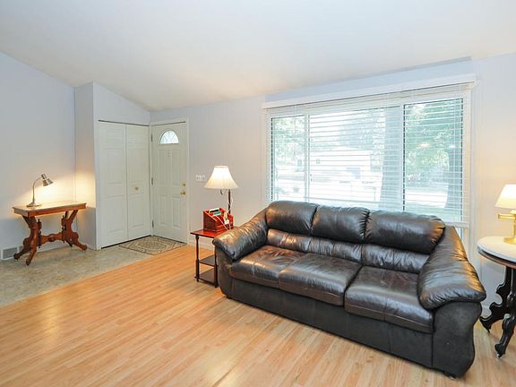 6126 Peachtree-105