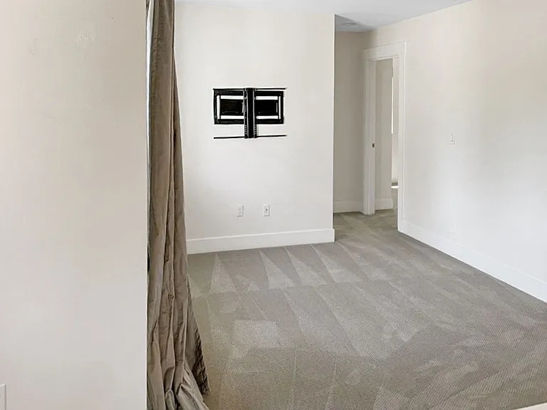 707 Newport Ct NE — Photo 15