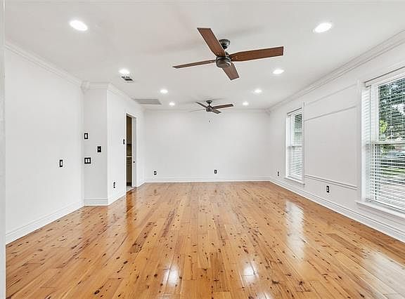 4th image of 4112 Lake Trail Dr