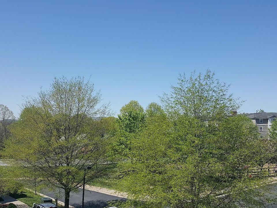 2nd image of 920 Beverley Dr APT 203