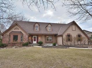 N26W22619 Oakwood Ln, Waukesha, WI 53186