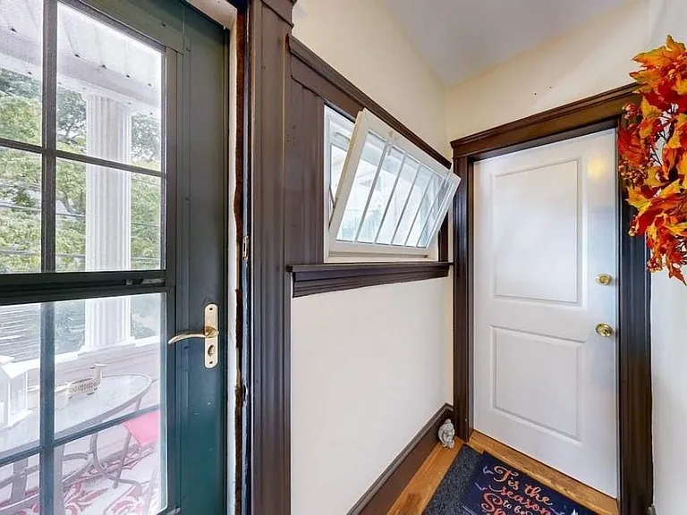 31 Blodgett Ave — Photo 5