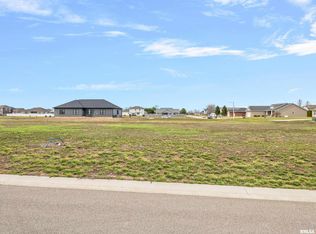 405 Manor Hill Dr, Chatham, IL