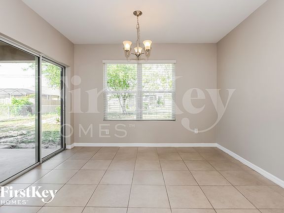5th image of 2702 SW 9th Pl