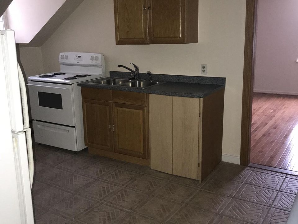 Kitchen with ceramic tiles and new cabinets 