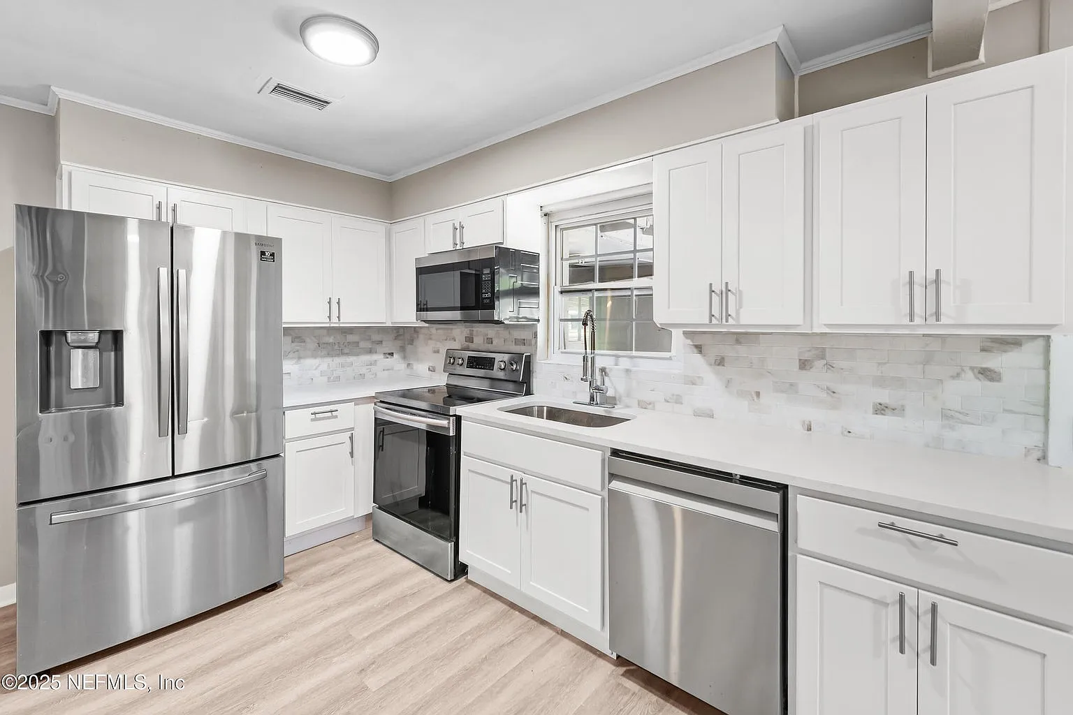 5 bed, 2070 sqft, $2,500 — Photo 2