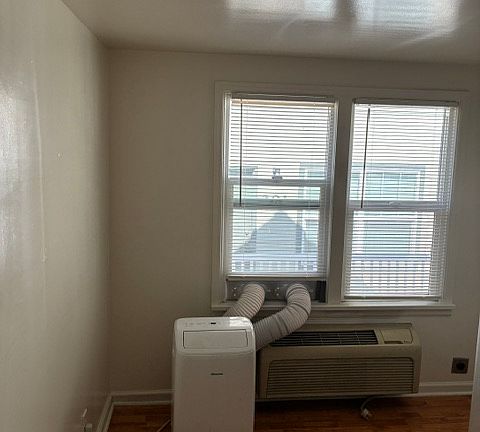 5th image of 616 Fern St
