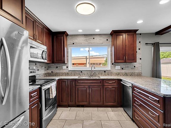3rd image of 5063 Abington Dr