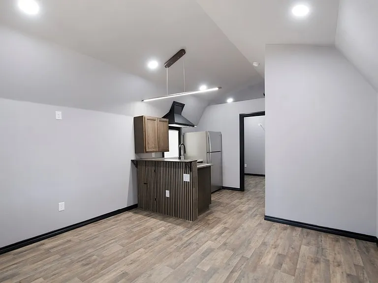 210 N Jackson St #B — Photo 3