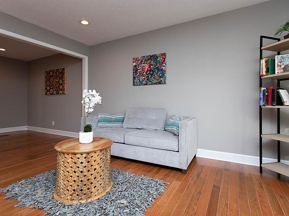 5th image of 523 Pinoak Dr