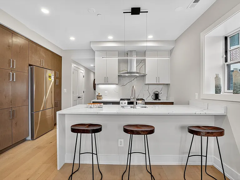 1746 Lanier Pl NW #A — Photo 4