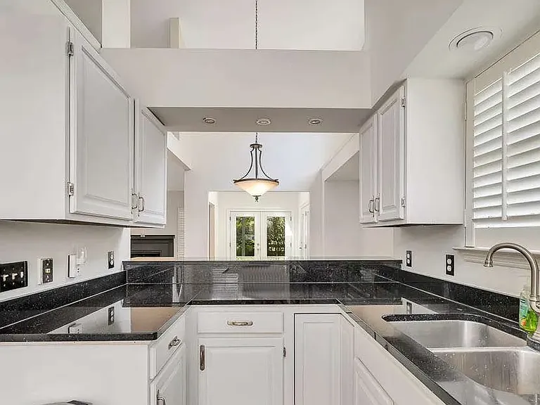 203 Grand Oaks Cir — Photo 9