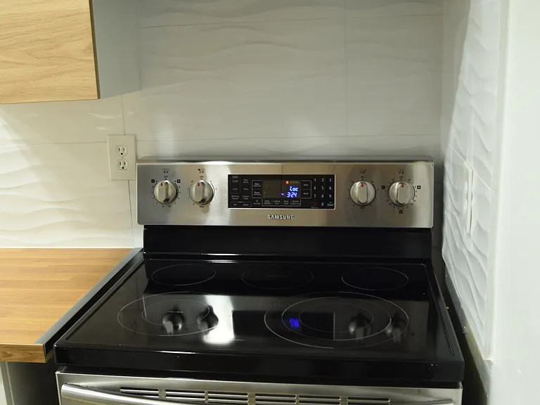 215 Leroy Ave #B — Photo 5