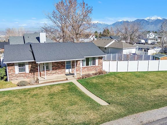 2nd image of 331 E Park Dr