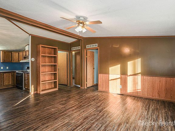 4th image of 249 E Lake St