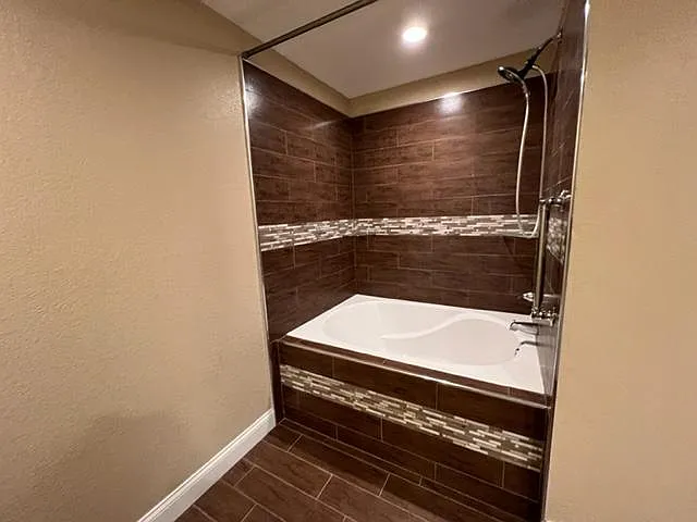 7013 Odoniel Loop W — Photo 12