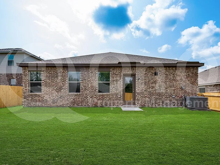 304 Tranquil Ln — Photo 10
