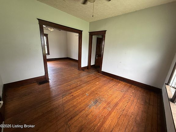 4th image of 1319 Earl Ave