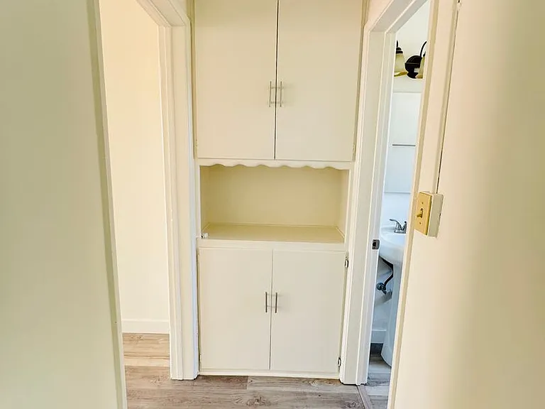 1049 N Mariposa Ave — Photo 10