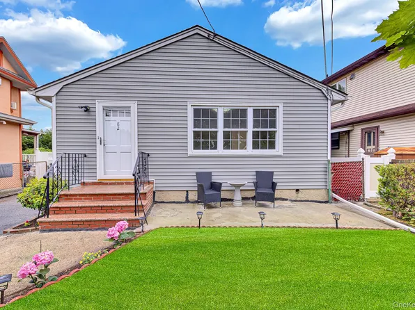 82 1st Street, New Hyde Park, NY 11040