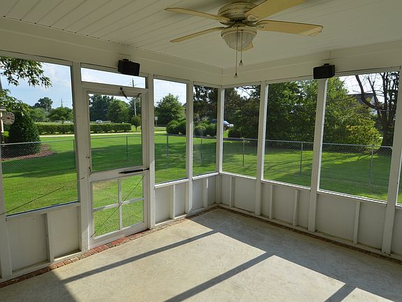 4th image of 100 Essex Dr