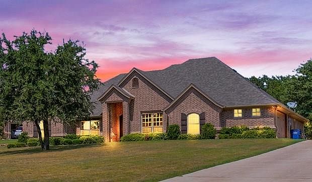 1st image of 4401 Twin Oak Ct