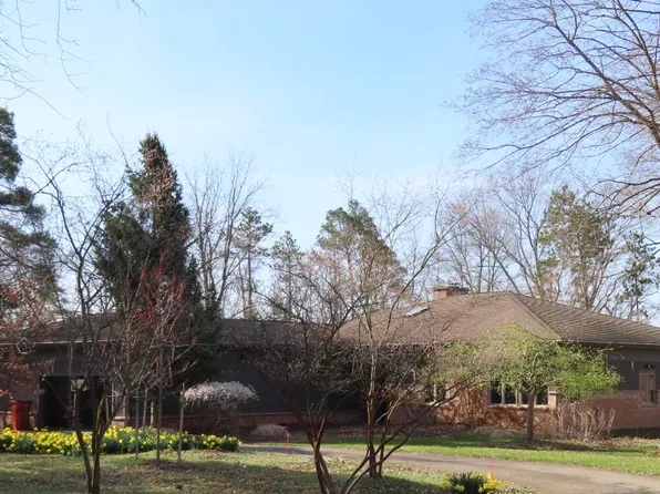 335 Honey Creek Ave SE, Ada, MI 49301