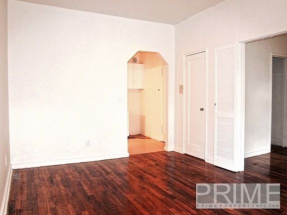 5th image of 403 W 44th St #4R