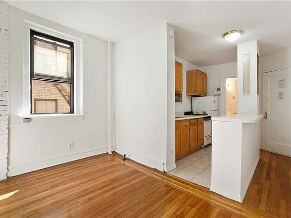 4th image of 233 E 89th St #C3