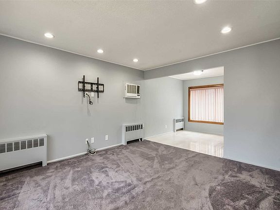 4th image of 102 Aaron Dr