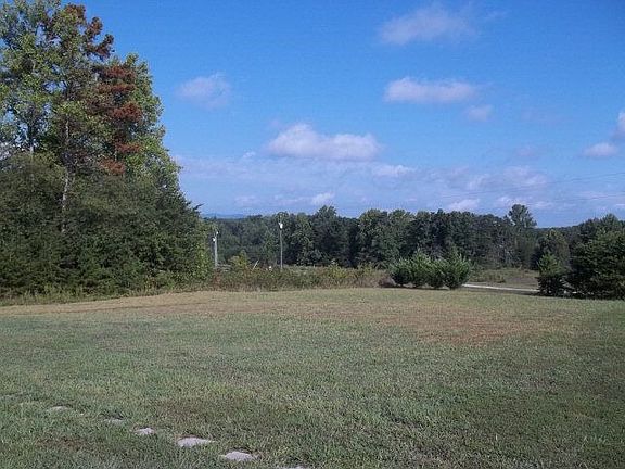 3rd image of 590 Piney Fork Acres Dr