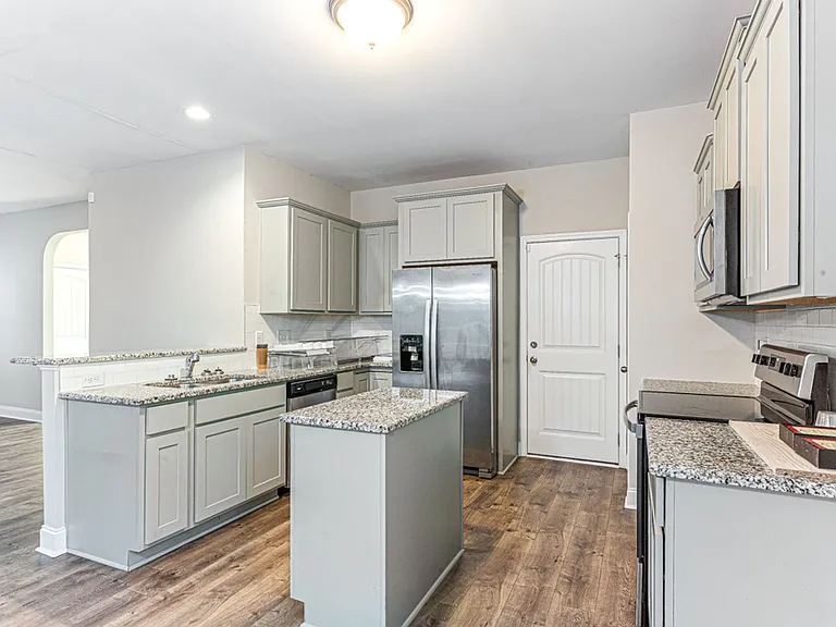 2240 Mannington Dr — Photo 19