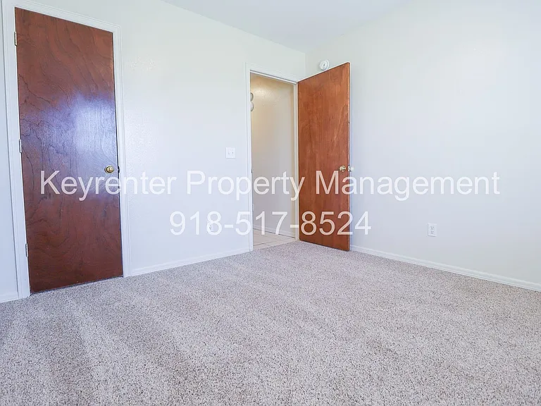 318 E Will Rogers Blvd — Photo 16