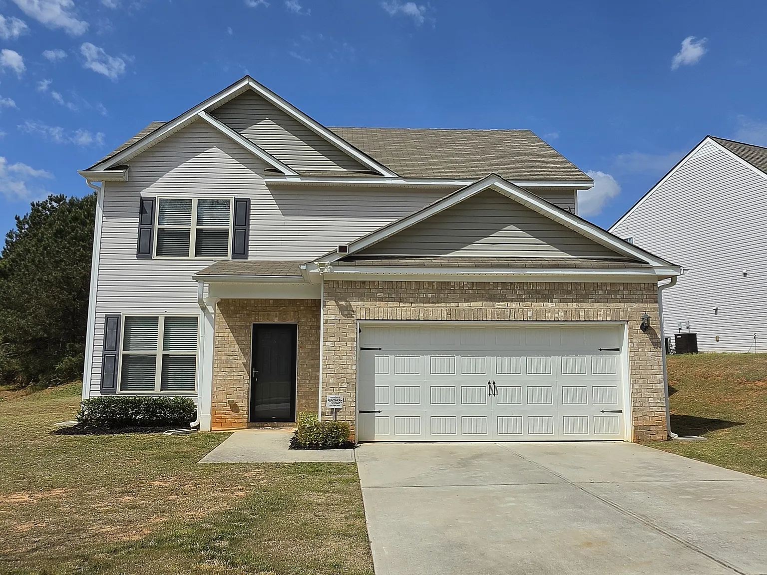 3 bed, 2.5 bath, 2188 sqft, $2,200 — Photo 1