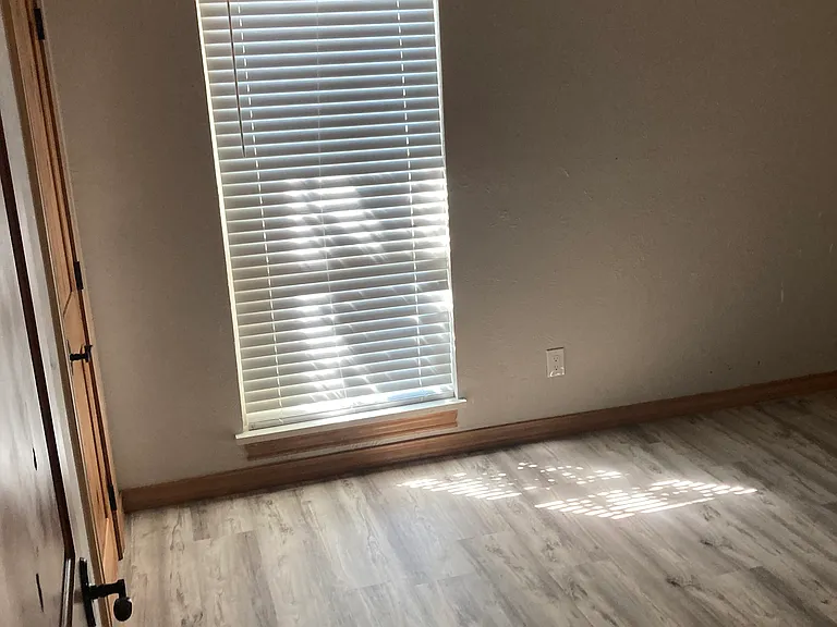 723 Valley View Dr — Photo 10