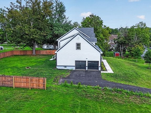2nd image of 105 Woodfern Rd