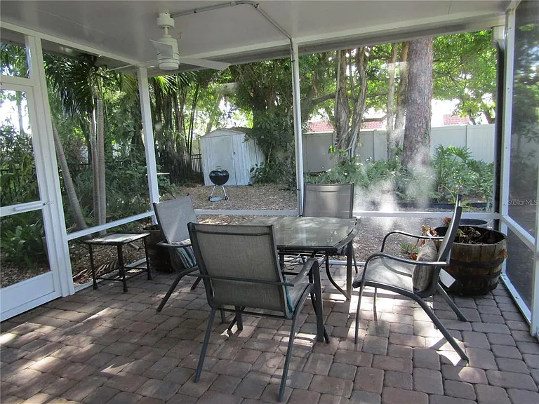 421 Riviera St — Photo 22