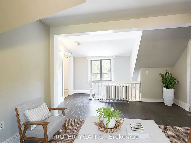 345 Gladstone Ave #UPPER — Photo 10