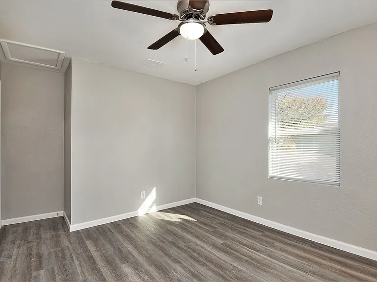 408 Dawson Cir #B — Photo 15