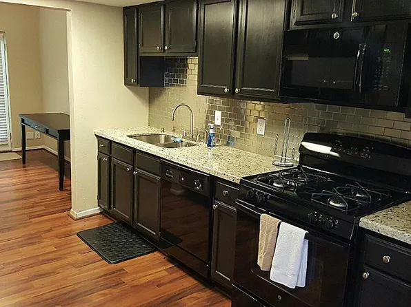 28 W Willowwood Ct, Spring, TX 77381